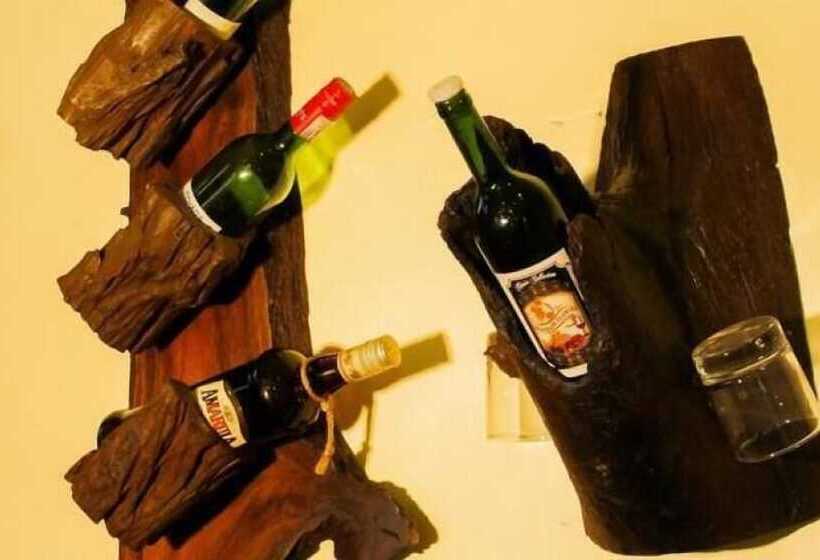 تختخواب و صبحانه Alpha Country Motel