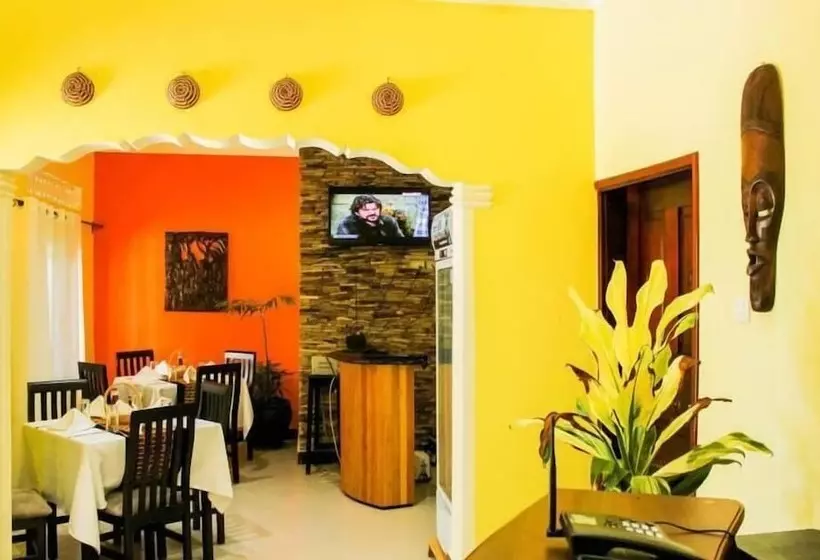 تختخواب و صبحانه Alpha Country Motel