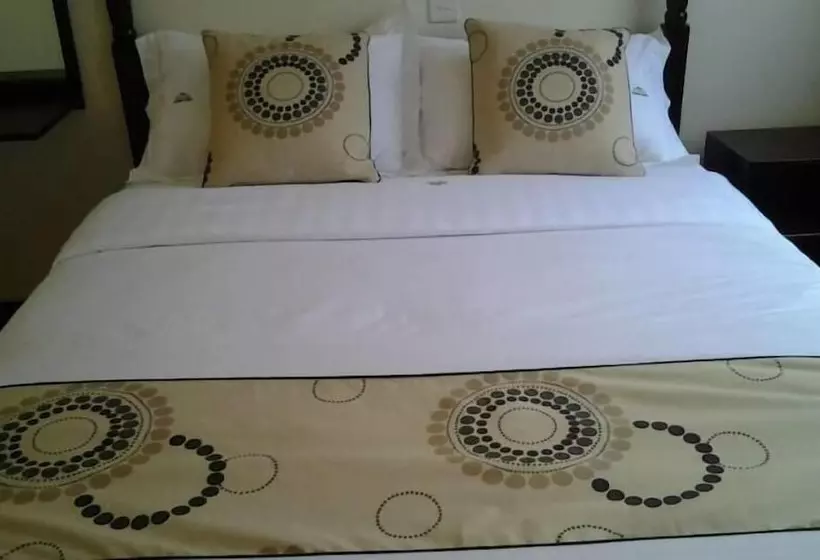 تختخواب و صبحانه Alpha Country Motel