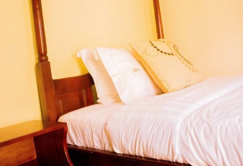 تختخواب و صبحانه Alpha Country Motel