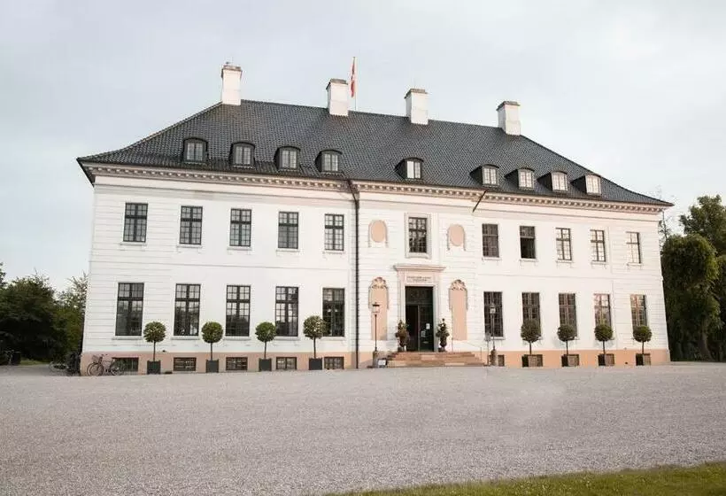 Hotelli Bernstorff Castle