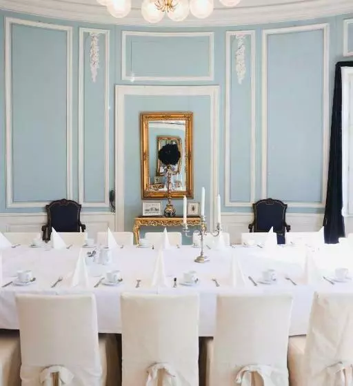 Hotelli Bernstorff Castle