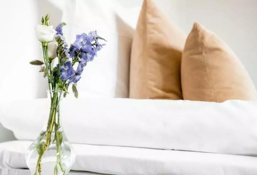 Hotelli Bernstorff Castle