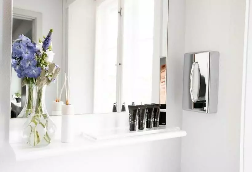 Hotelli Bernstorff Castle