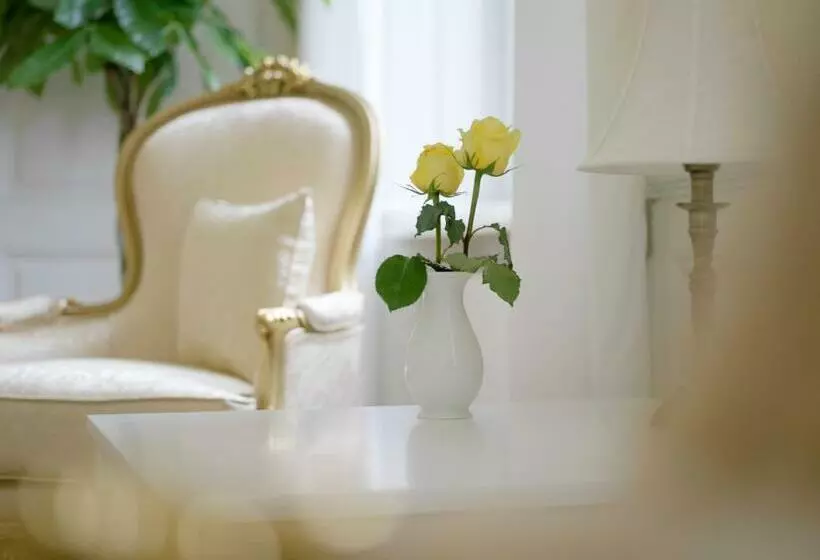 Hotelli Bernstorff Castle