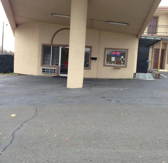 فندق Economy Inn Hot Springs