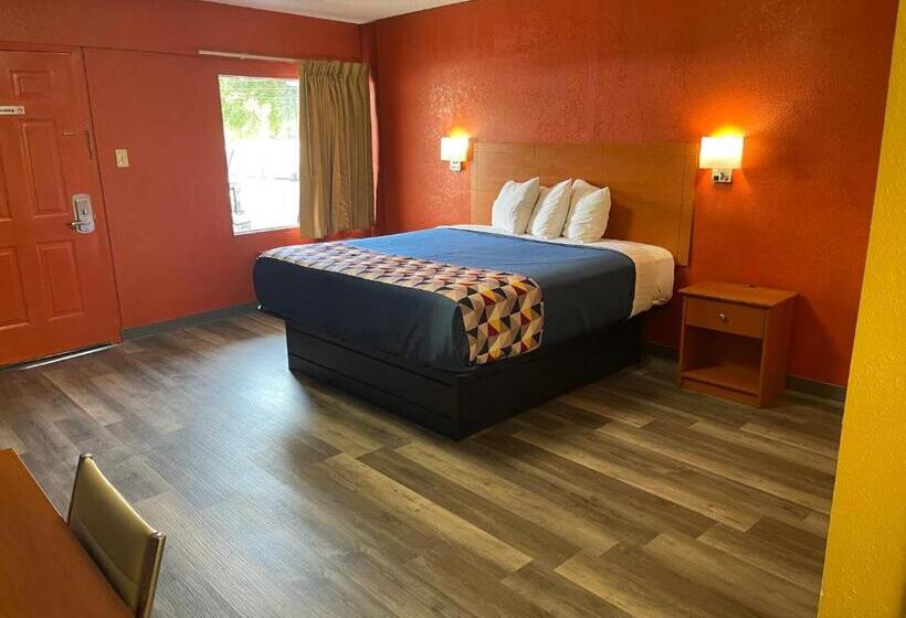 فندق Economy Inn Hot Springs