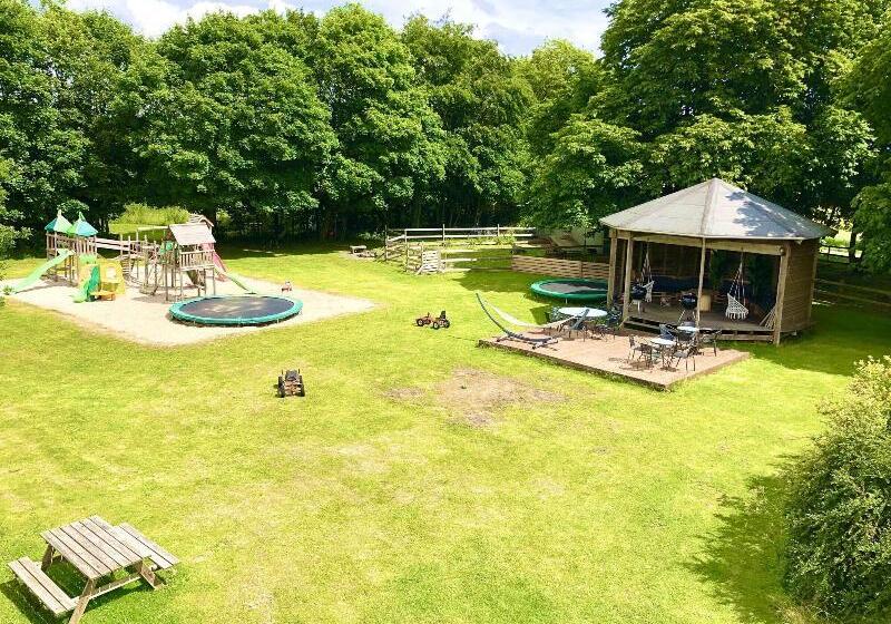 Отель Hestkær Family Rooms Summer Camp