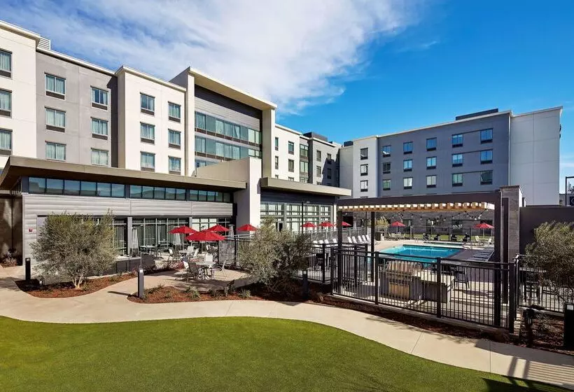 Hotelli Homewood Suites By Hilton Long Beach Airport