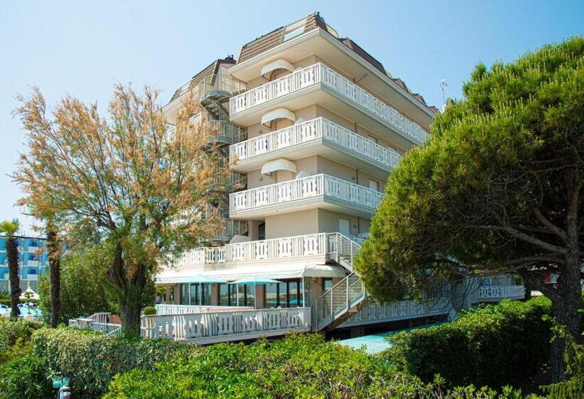 בית מלון כפרי Savoy