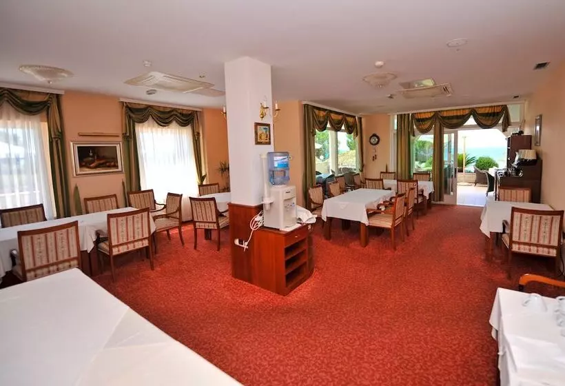 Hotelli Villa Kastel