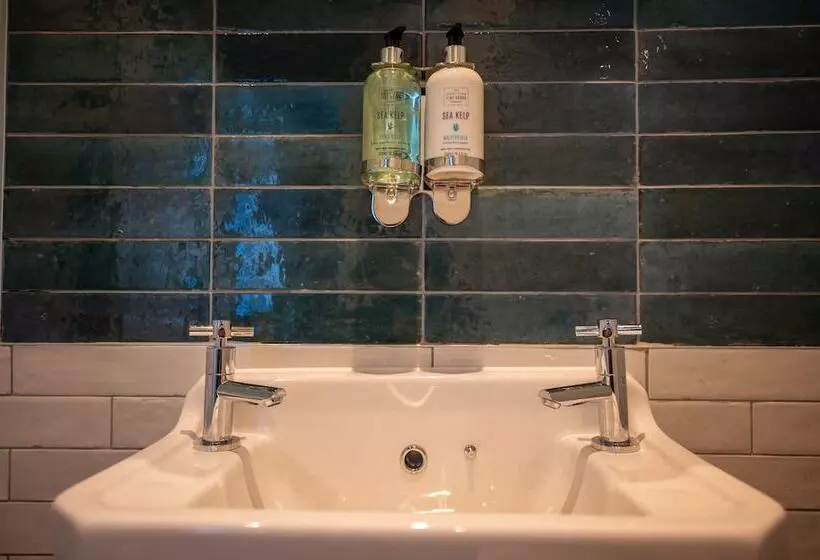 Victoria Hotel By Chef & Brewer Collection