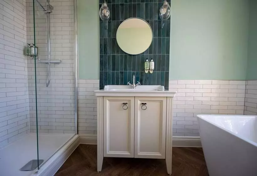 Victoria Hotel By Chef & Brewer Collection