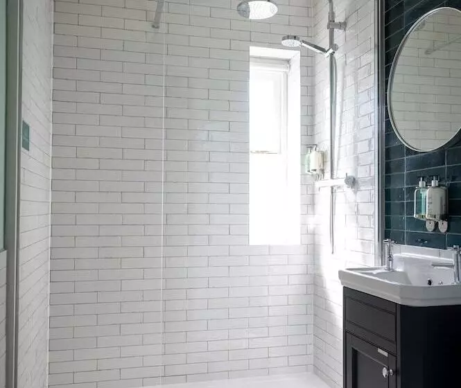 Victoria Hotel By Chef & Brewer Collection