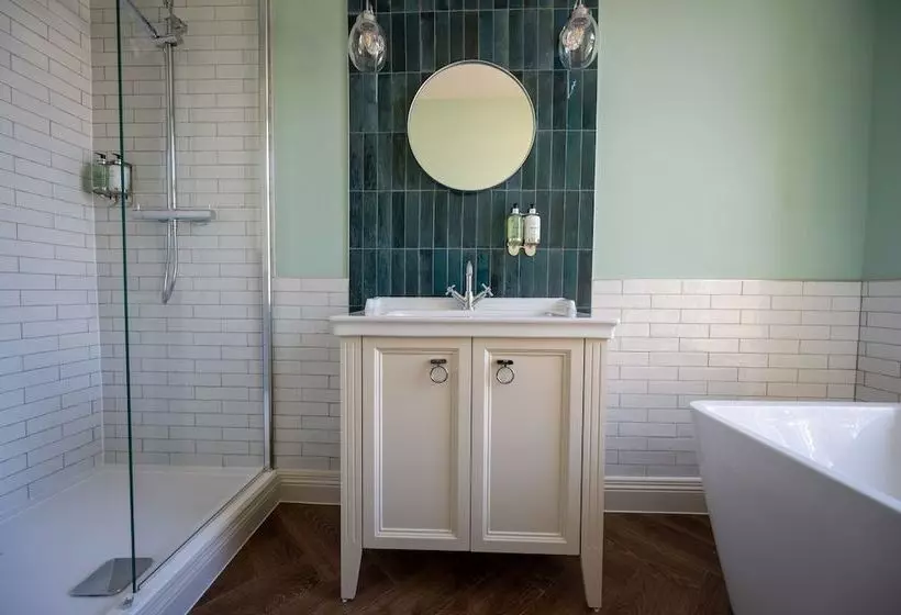 Victoria Hotel By Chef & Brewer Collection