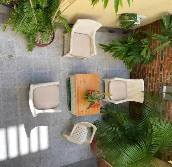 ユースホステル Granate