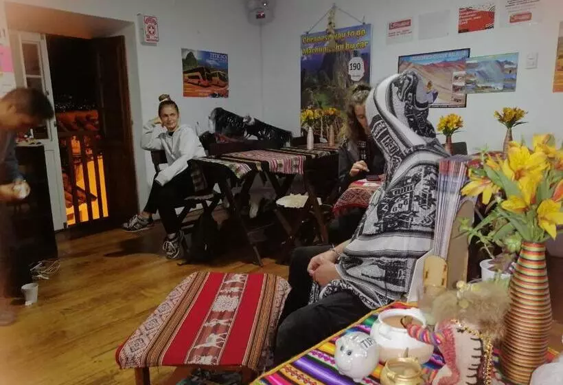 تختخواب و صبحانه Gringo S Wasi