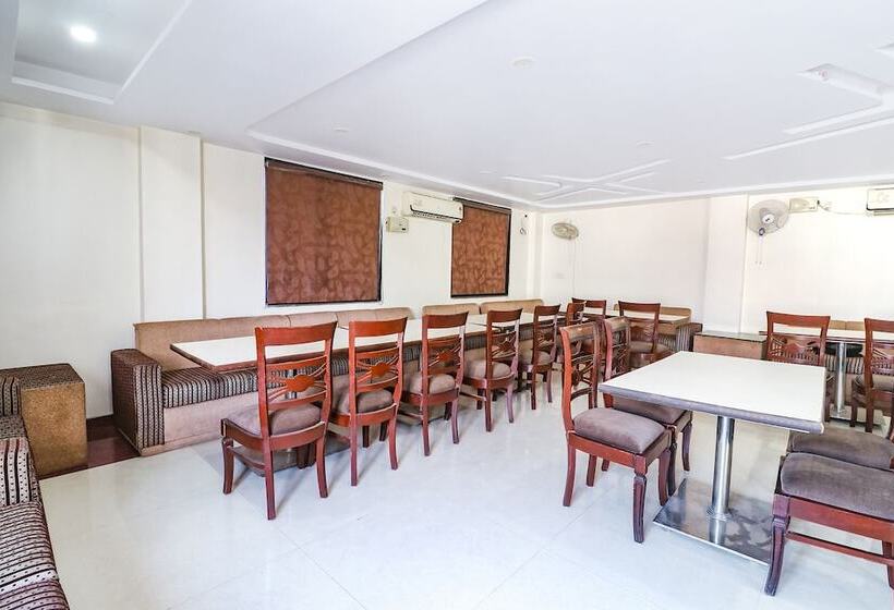 Fabhotel Nandgiri Palace