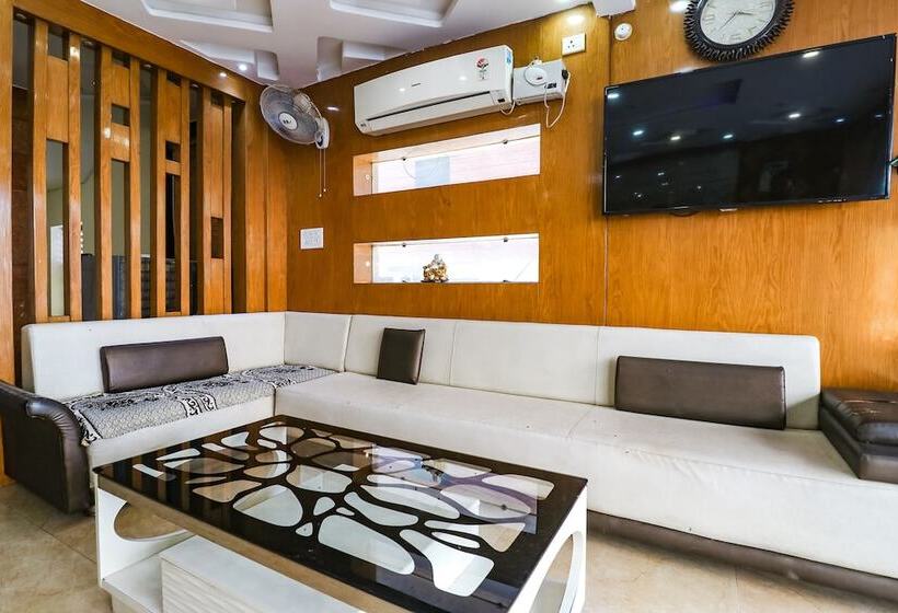 Fabhotel Nandgiri Palace