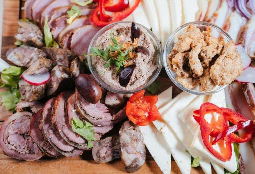 هتل Podu' Cu Lanturi