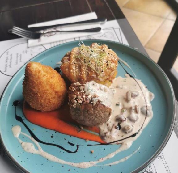 هتل Podu' Cu Lanturi