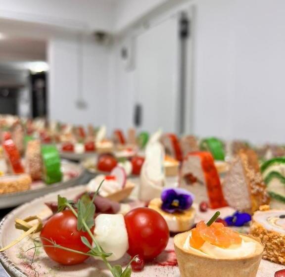 هتل Podu' Cu Lanturi