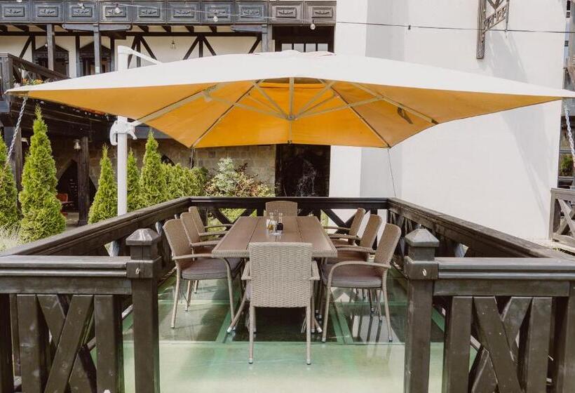 هتل Podu' Cu Lanturi