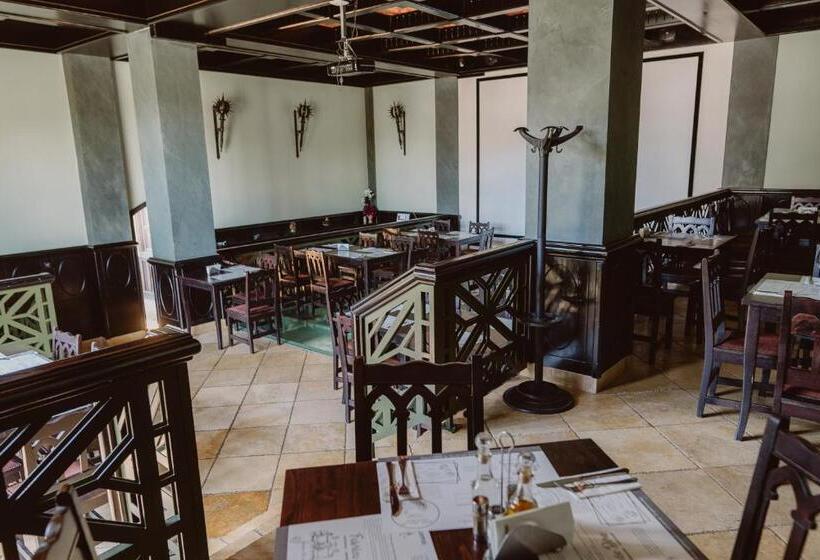 هتل Podu' Cu Lanturi