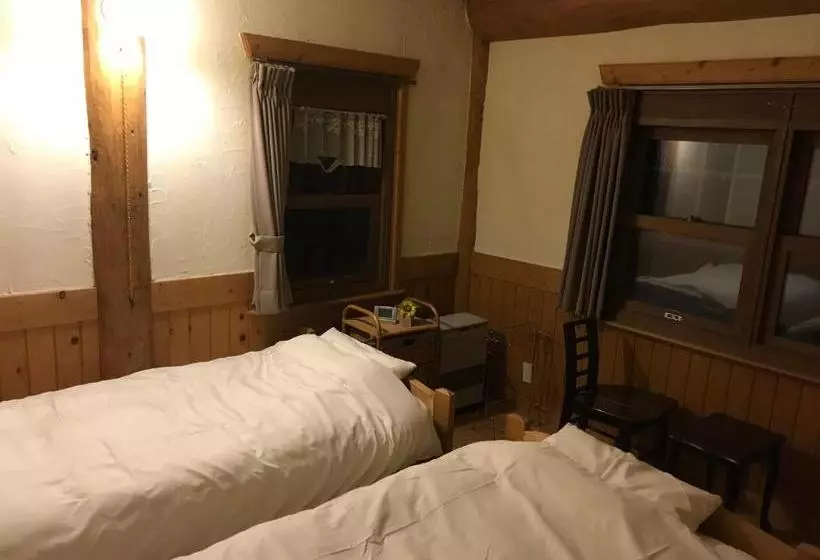 ベッドアンドブレックファースト Niseko Trailhead Lodge
