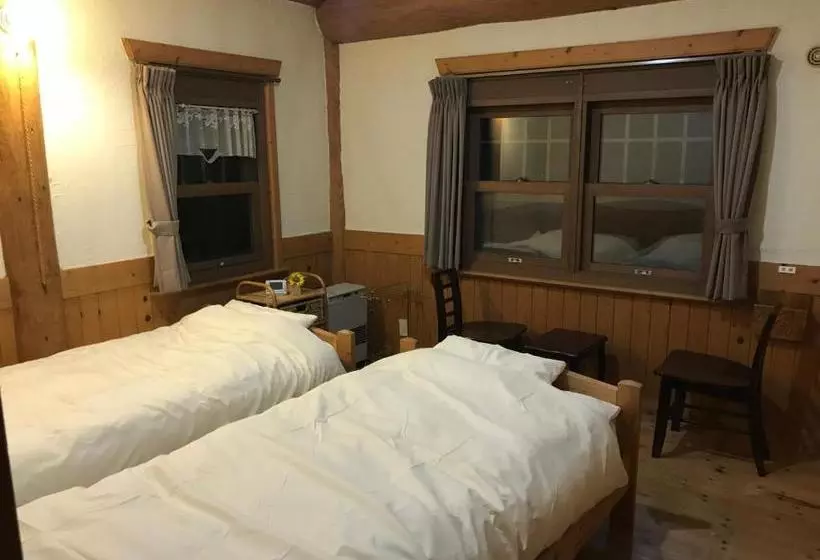 ベッドアンドブレックファースト Niseko Trailhead Lodge