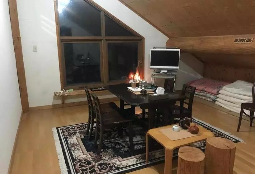 ベッドアンドブレックファースト Niseko Trailhead Lodge