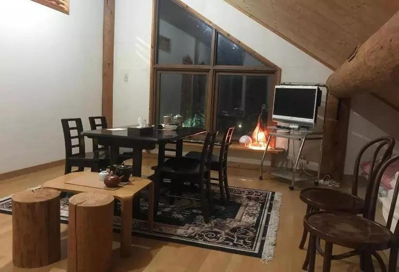 ベッドアンドブレックファースト Niseko Trailhead Lodge