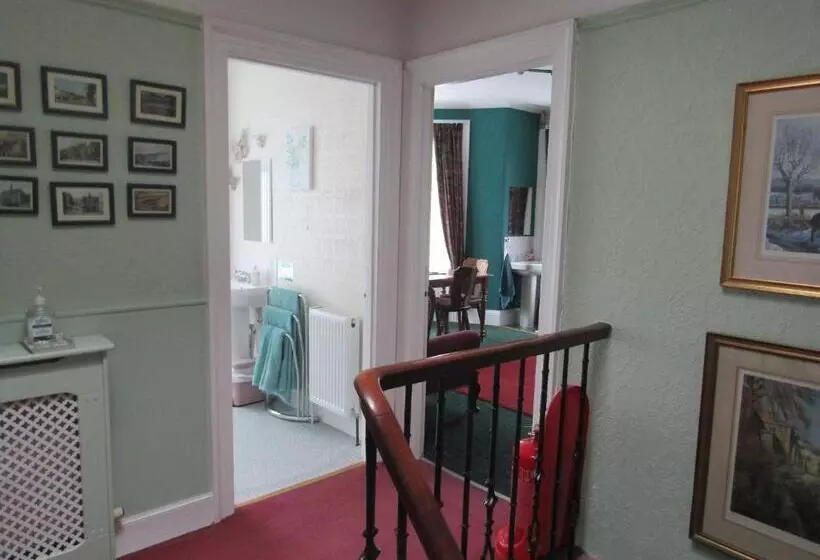 تختخواب و صبحانه Athollbank Guest House