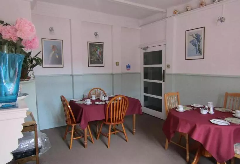تختخواب و صبحانه Athollbank Guest House