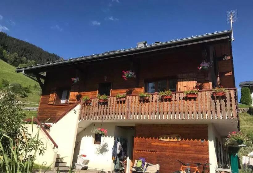 ベッドアンドブレックファースト Chalet Peloton