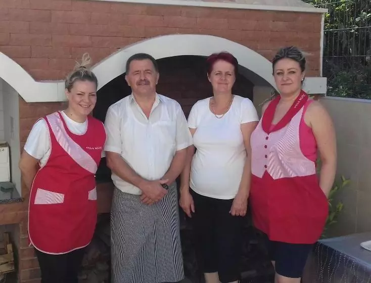 تختخواب و صبحانه Villa Bojcic