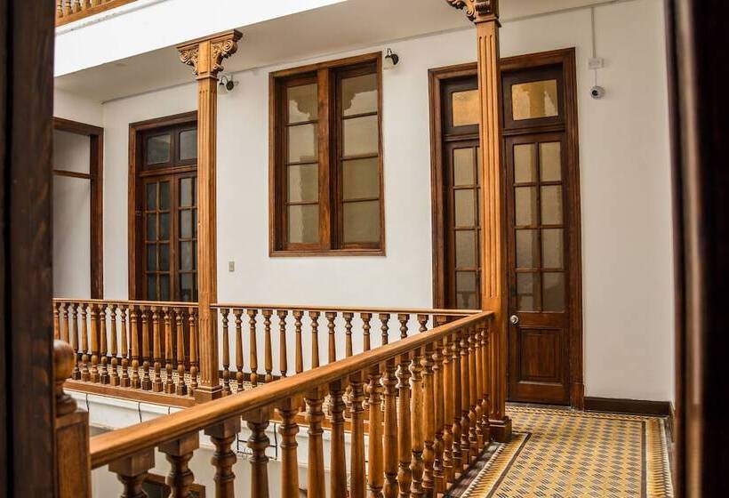 فندق Orchid Hostels