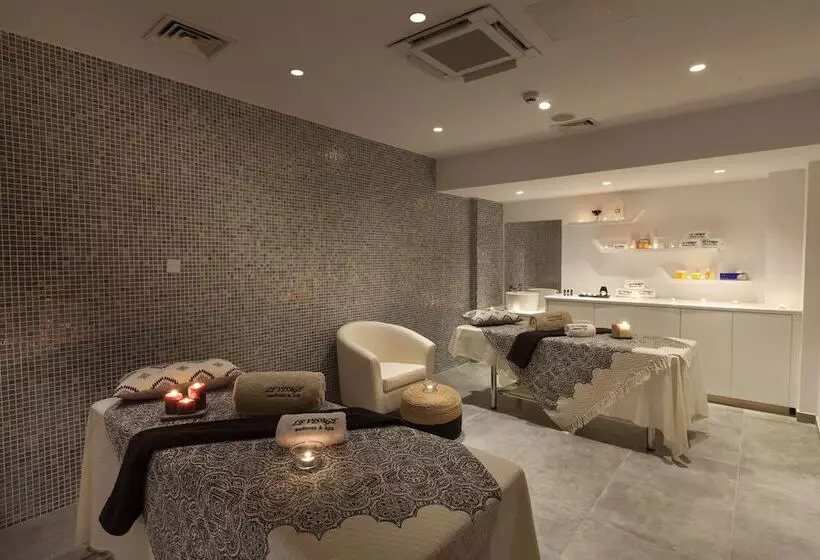 The Blue Ivy Hotel & Suites