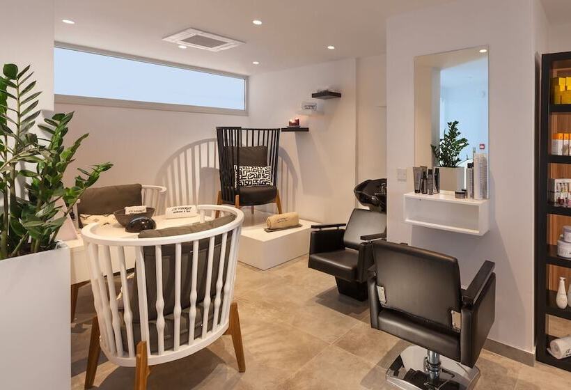 The Blue Ivy Hotel & Suites