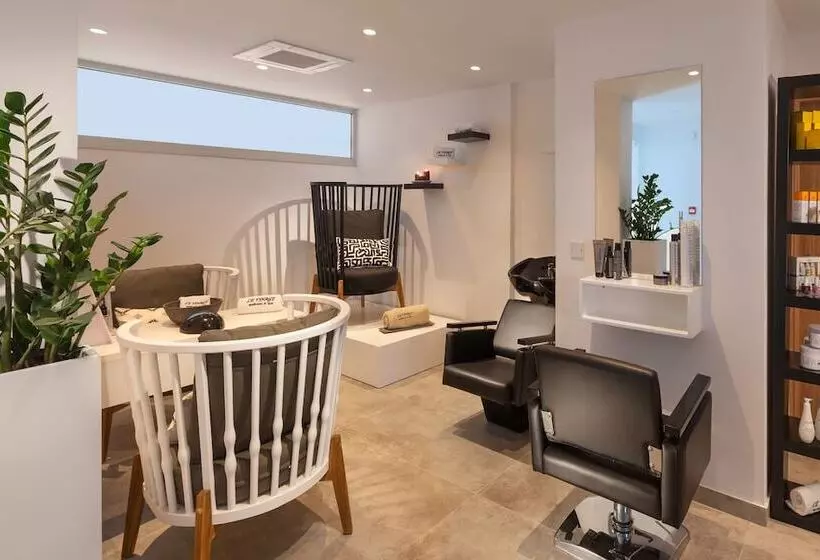 The Blue Ivy Hotel & Suites