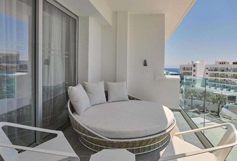 The Blue Ivy Hotel & Suites