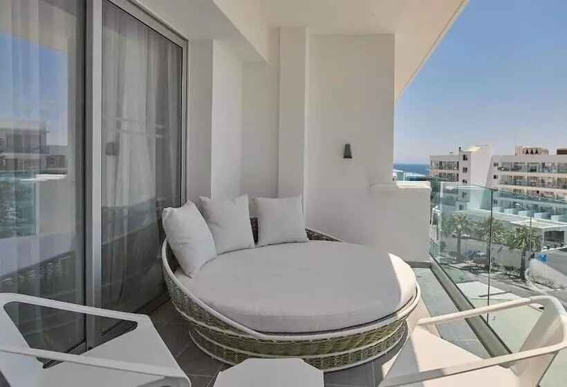 The Blue Ivy Hotel & Suites