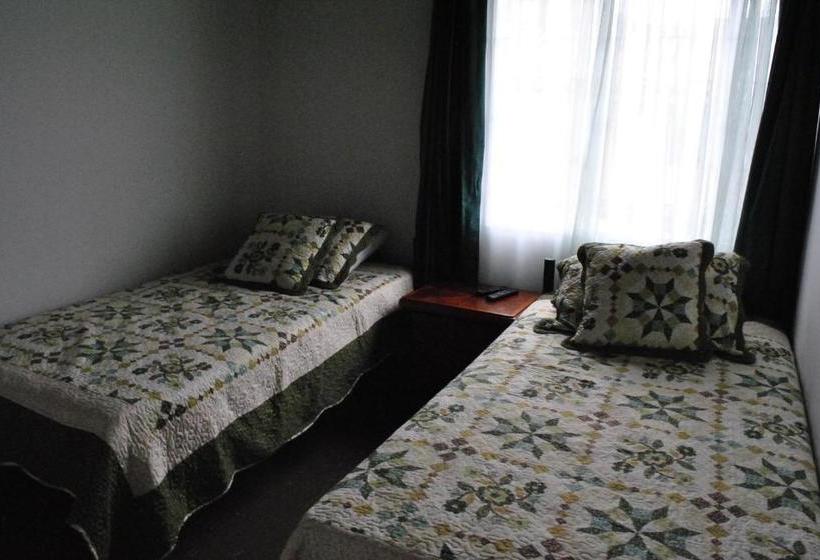 تختخواب و صبحانه Hostal Familiar La Alborada