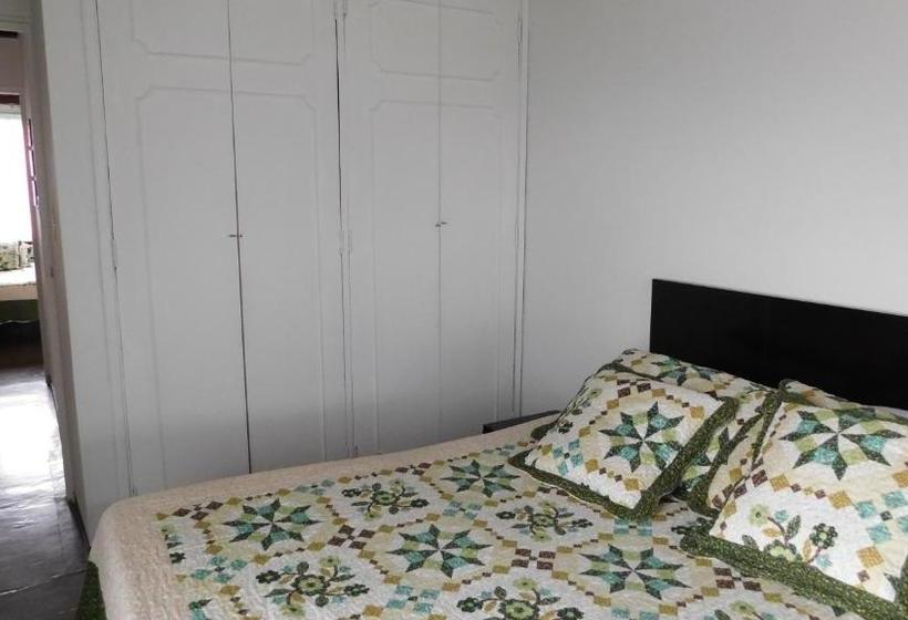 تختخواب و صبحانه Hostal Familiar La Alborada