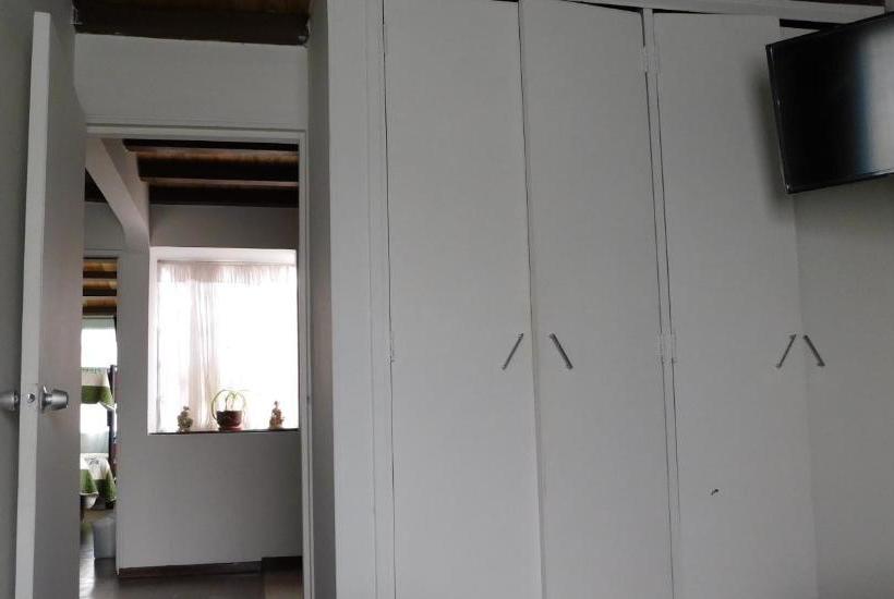 تختخواب و صبحانه Hostal Familiar La Alborada