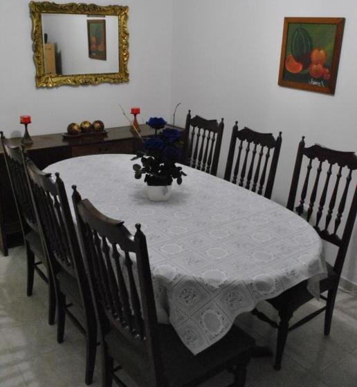 تختخواب و صبحانه Hostal Familiar La Alborada