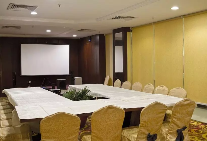 ホテル Ekono Jeddah Airport