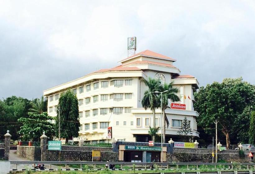 בית מלון כפרי Srichackra International