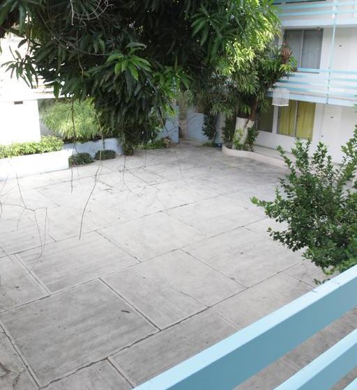 Отель Valentinos