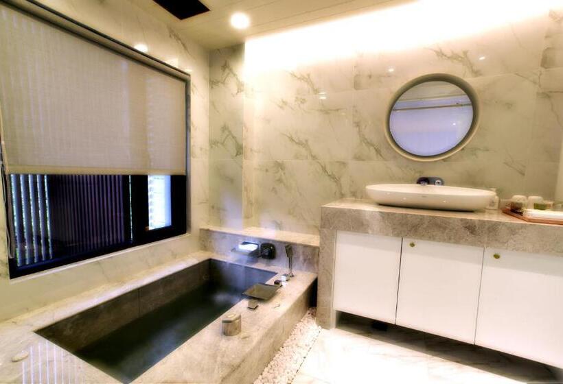 تختخواب و صبحانه 山月二二villa溫泉墅